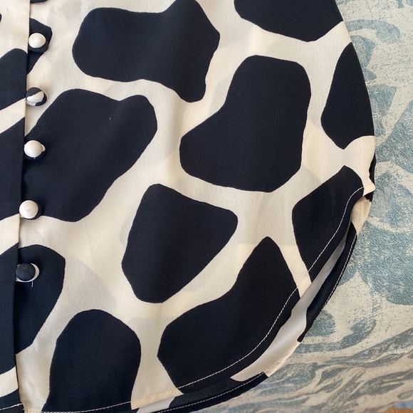 Ann Taylor size medium petite long sleeve black & cream top with covered buttons - Picture 12 of 13